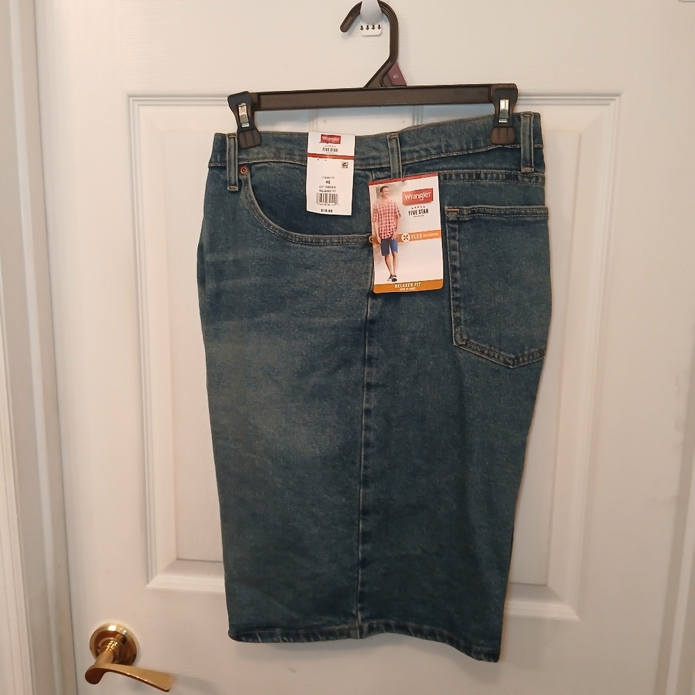 NWT Wrangler Flex Relaxed Fit Men's Denim Jean Shorts Size 46 Summer